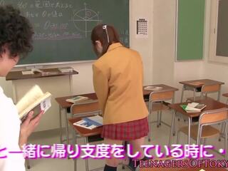 Giapponese giovane signora succhiare peter in in classe: gratis adulti film af