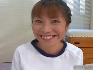 Encantador japonesa adolescente a chupar dela doktors