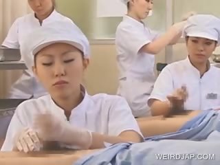 Japānieši medmāsa slurping sperma ārā no uzbudinātas phallus